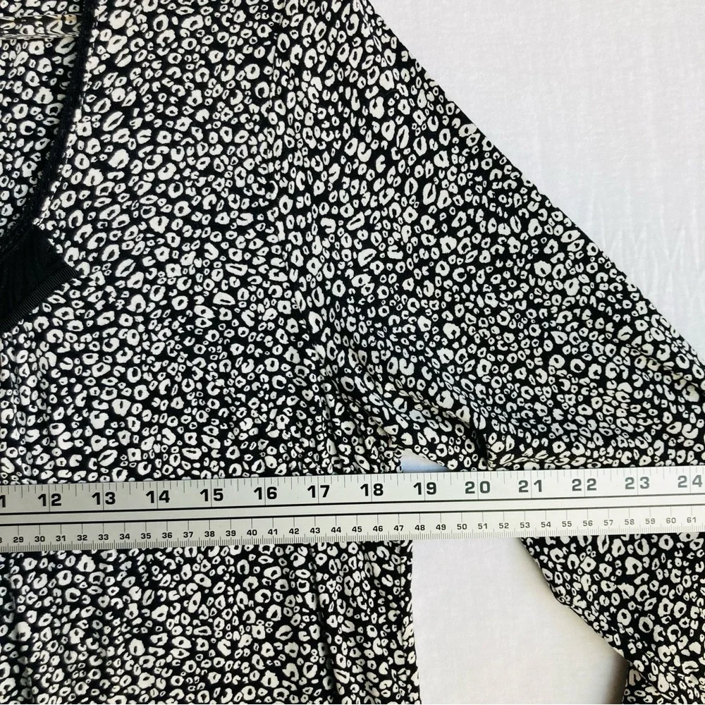 Kensie Women's abstract animal print quarter length sleeve top blouse, Sz L - Picture 7 of 16
